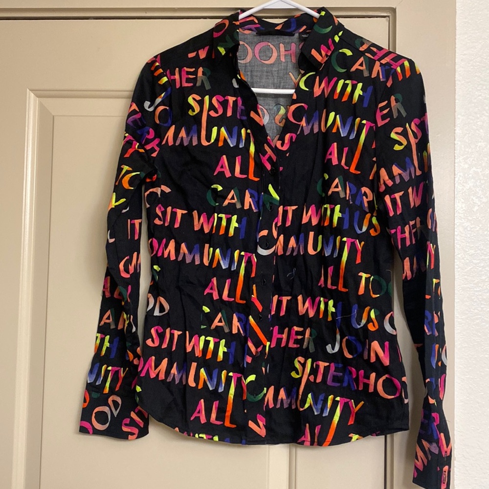 Multicolored, motional blouse.